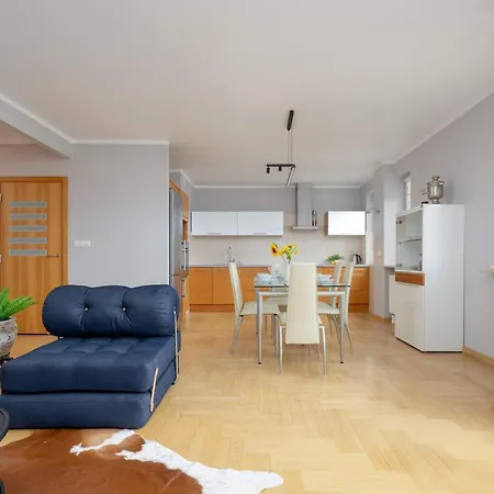 Wooden Zytnia In With Parking By Renters Varşova